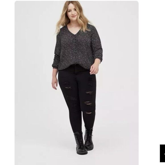 Torrid Black Polka Dot Georgette Pintuck Button-Front Blouse Size 5X - Picture 3 of 13